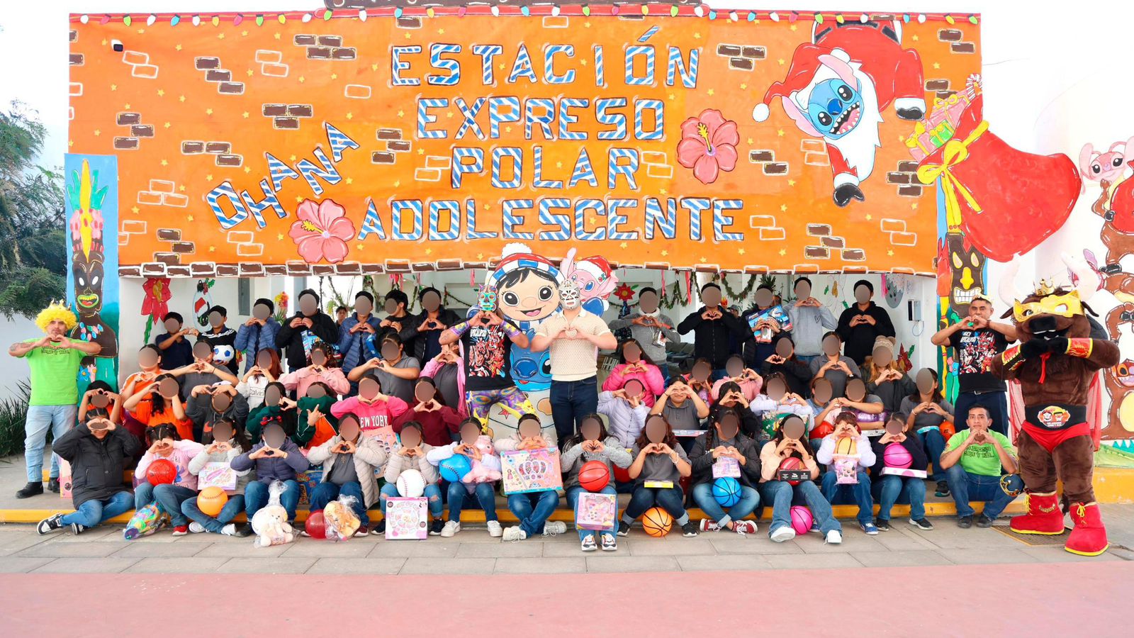 Luchadores del CMLL inspiran y alegran a niños y jóvenes en Puebla