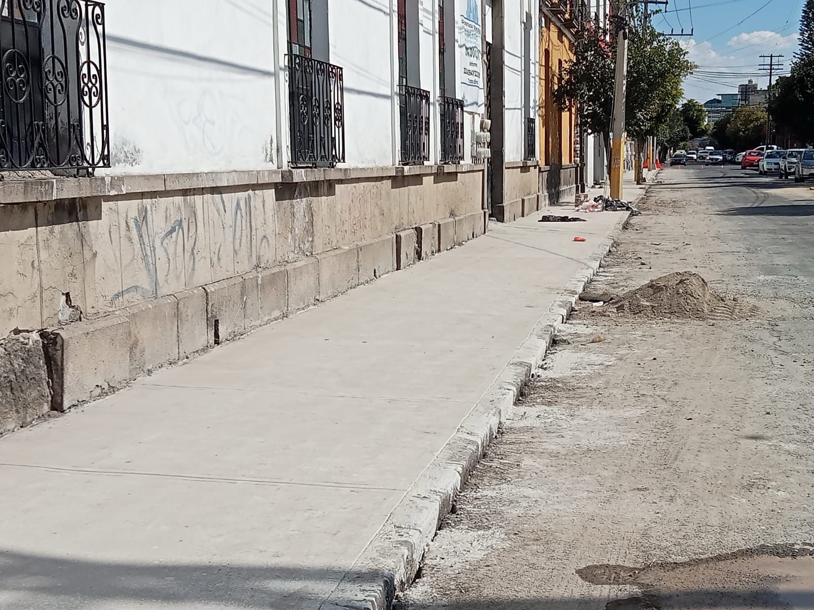 Ayuntamiento refuerza el mantenimiento de banquetas en el Centro Histórico