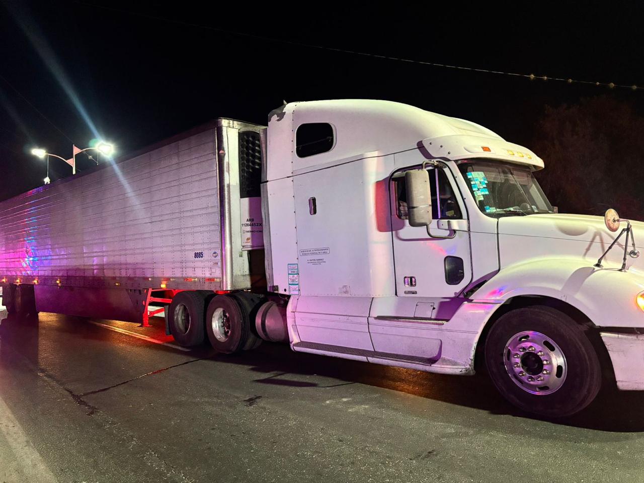 Recuperan tractocamión robado en carretera federal El Empalme–El Seco
