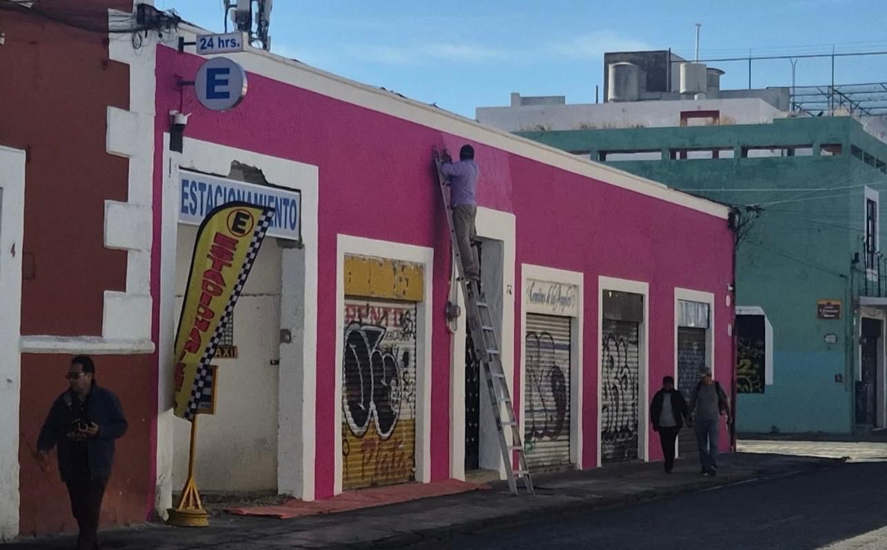 Ayuntamiento de Puebla exhorta a comerciantes del Centro Histórico a regularizar sus anuncios