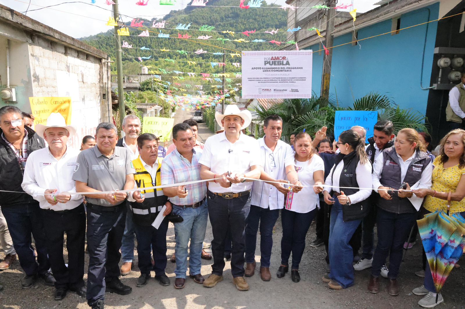 Alejandro Armenta impulsa pavimentación en la Sierra Norte de Puebla