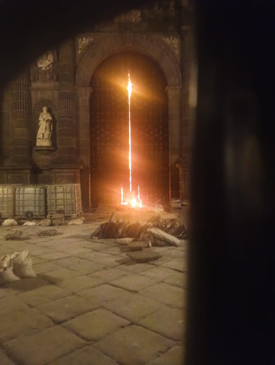 Ayuntamiento actúa tras el incendio en la Catedral de Puebla