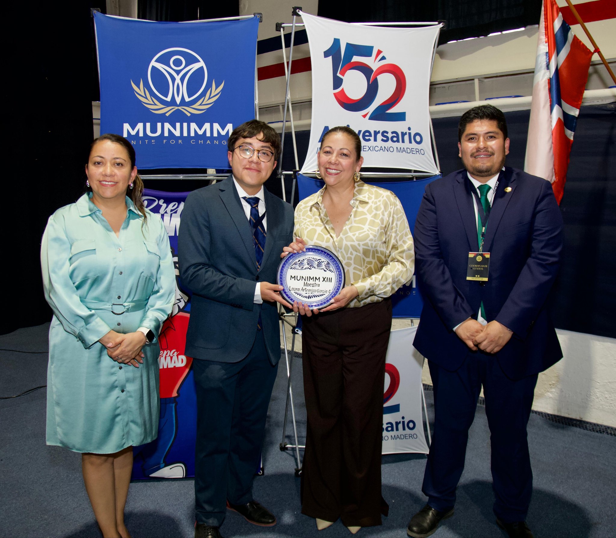 Laura Artemisa destaca fuerza de juventud poblana premio