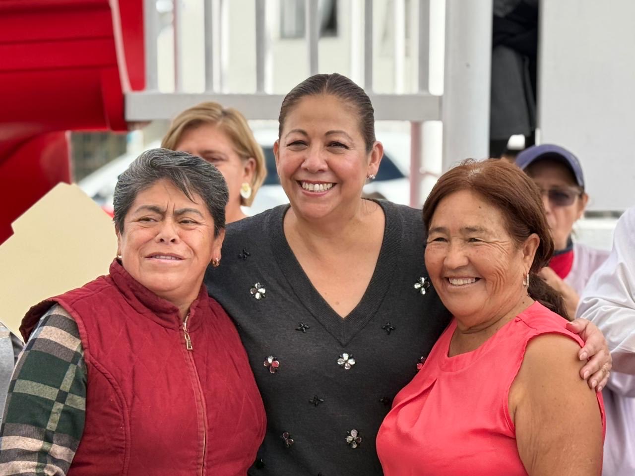 Laura Artemisa impulsa Obra Comunitaria en Puebla mujeres