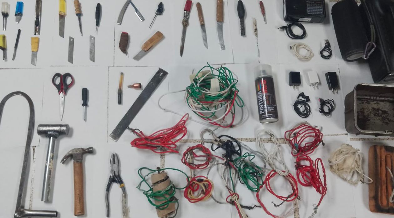 Realizan operativos en penales de Puebla y Huauchinango objetos