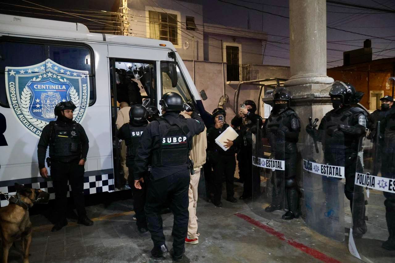 Trasladaron a 30 internos del penal de Cholula_foto1