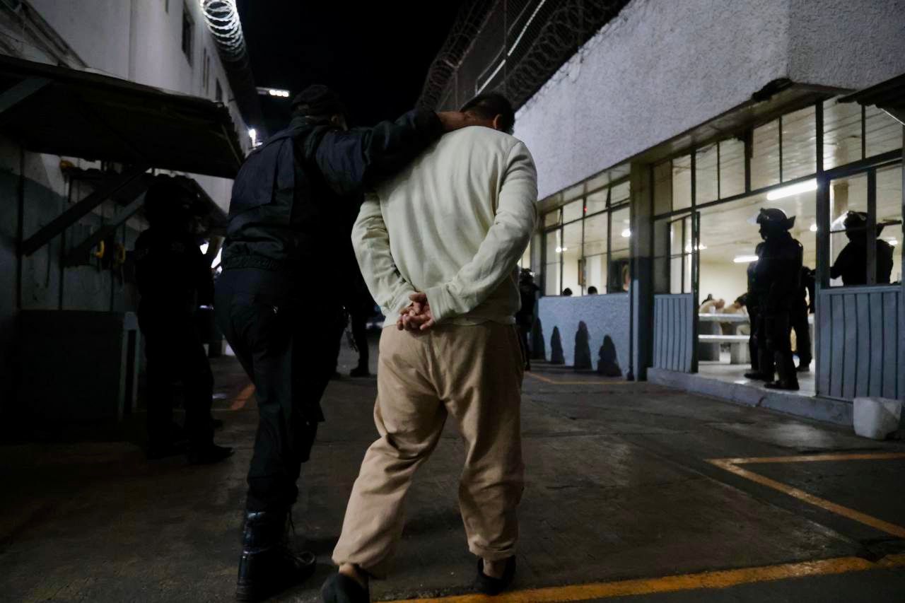 Trasladaron a 30 internos del penal de Cholula_foto2