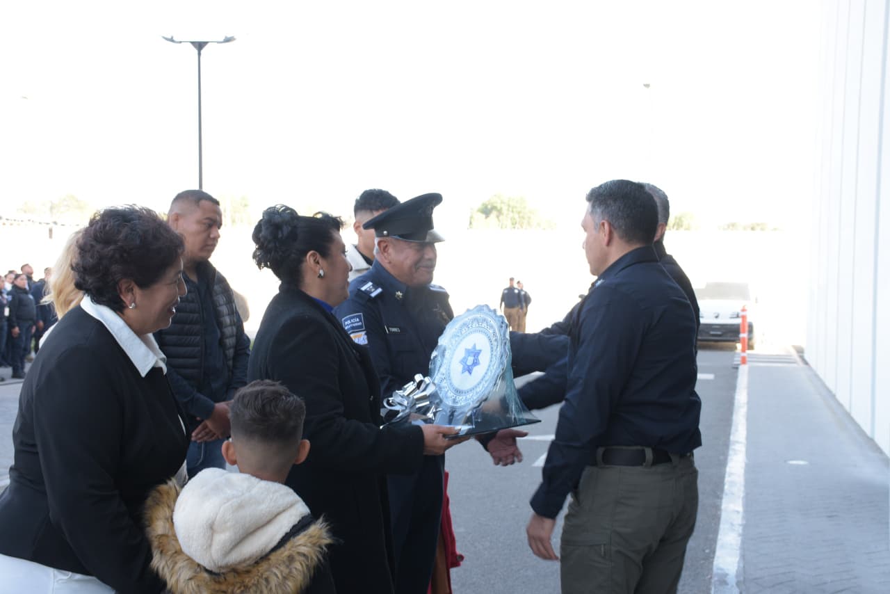 50 años de servicio: homenaje al Comandante Alfonso Torres