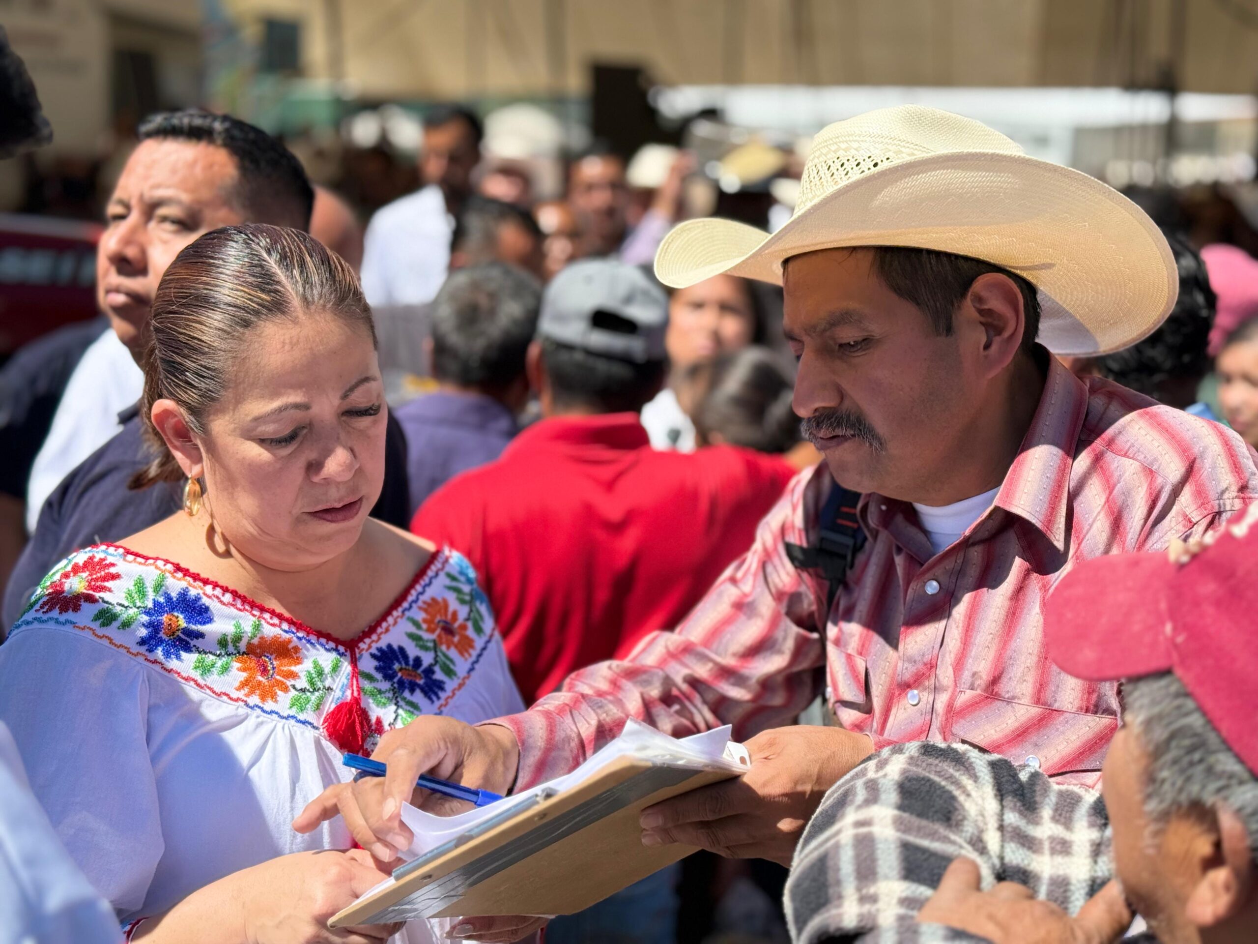 Laura Artemisa García Chávez encabeza rendición de cuentas de comités