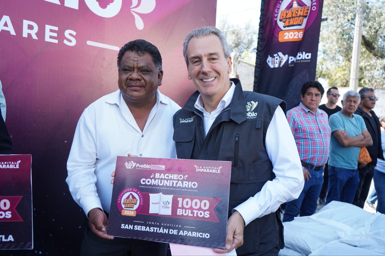 Pepe Chedraui entregó apoyos para bacheo en la Capital