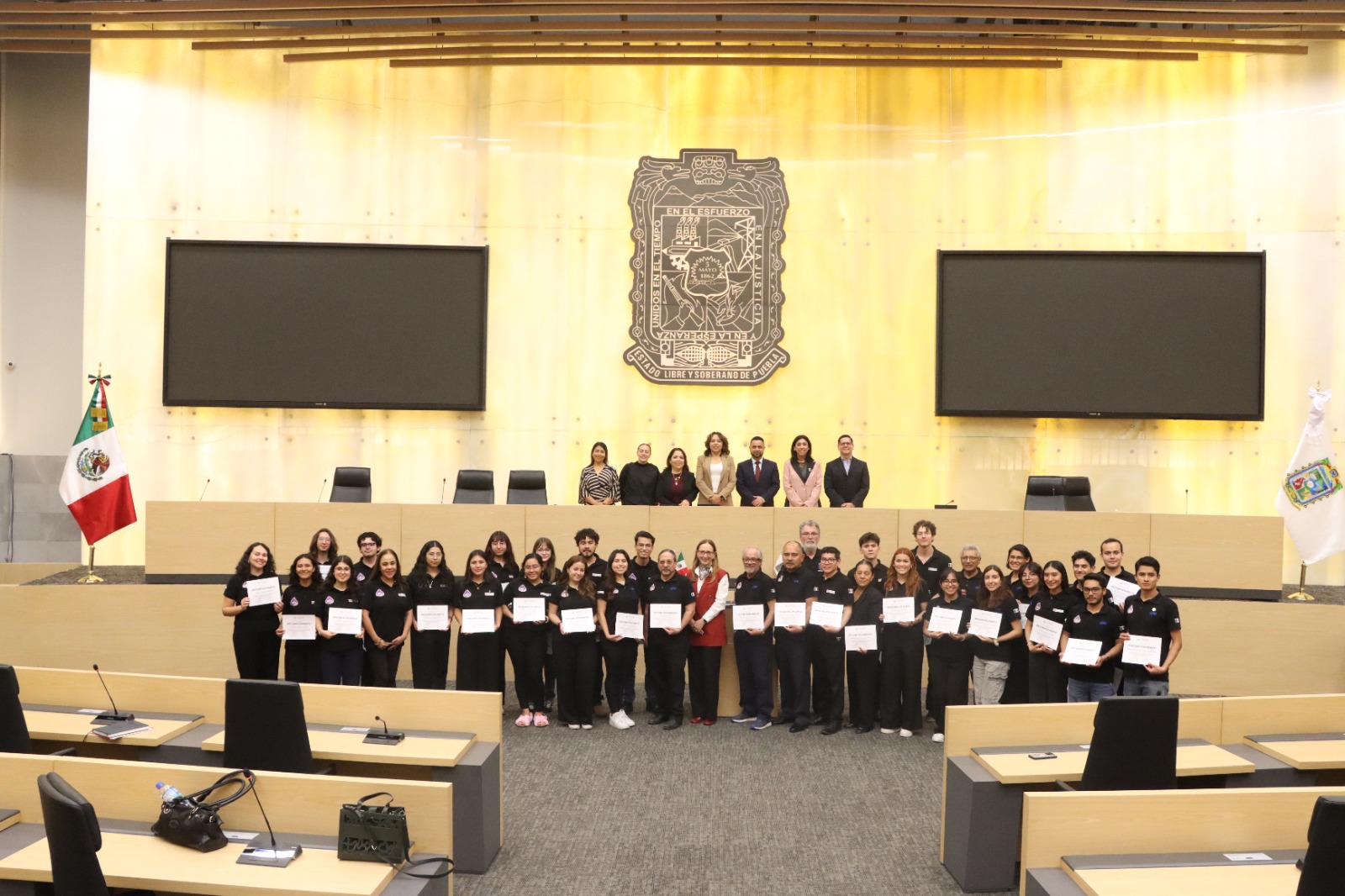 Reconocen al equipo del nanosatélite Gxiba1 en el Congreso de Puebla