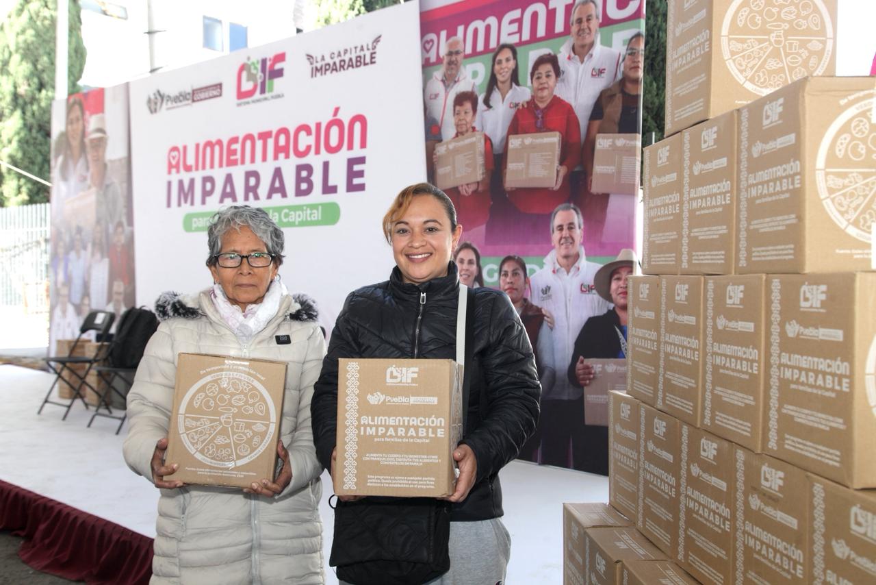 Pepe Chedraui entregó apoyos alimentarios en Xilotzingo