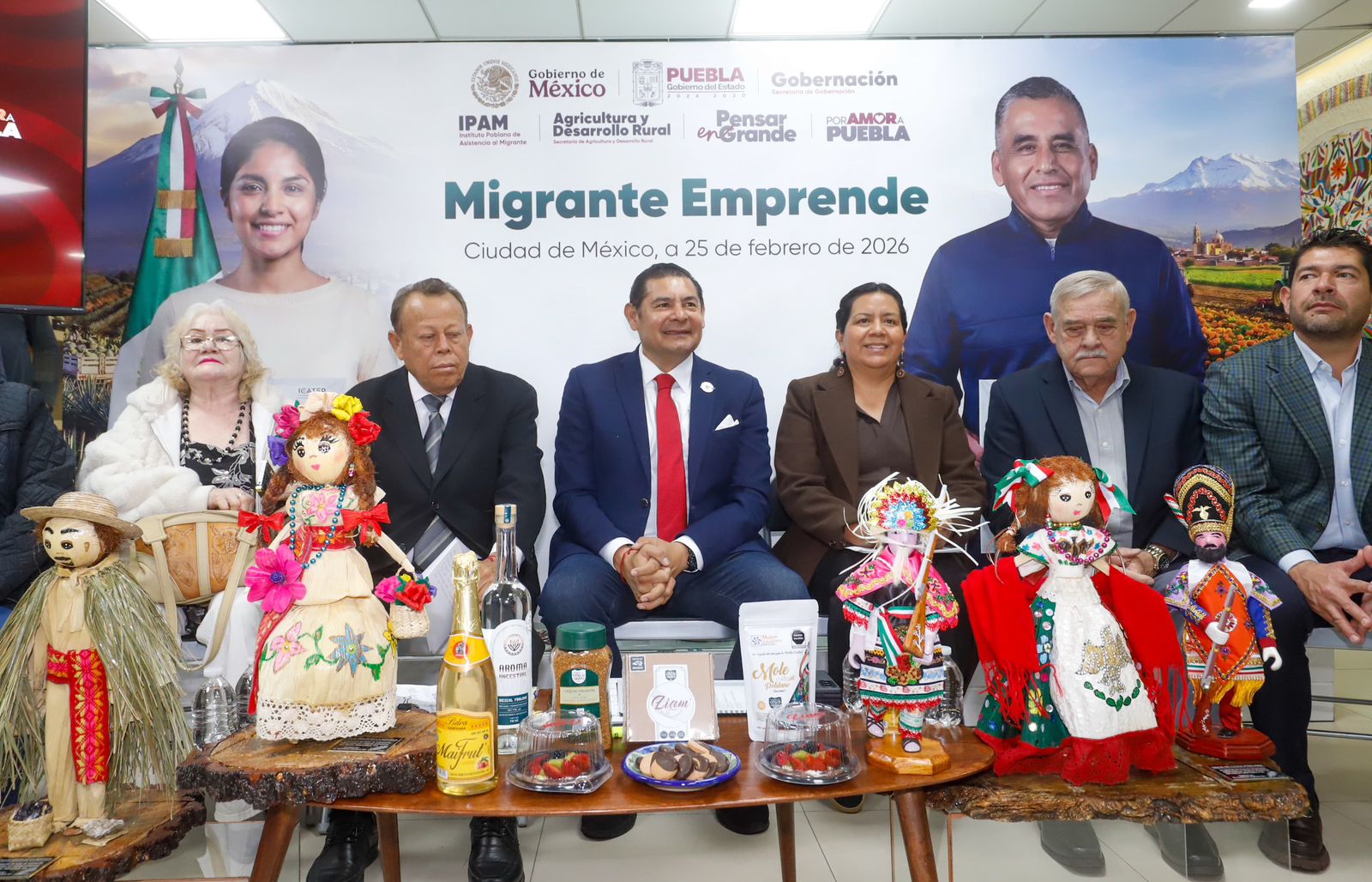 Gobierno de Puebla entregó apoyos a familias migrantes