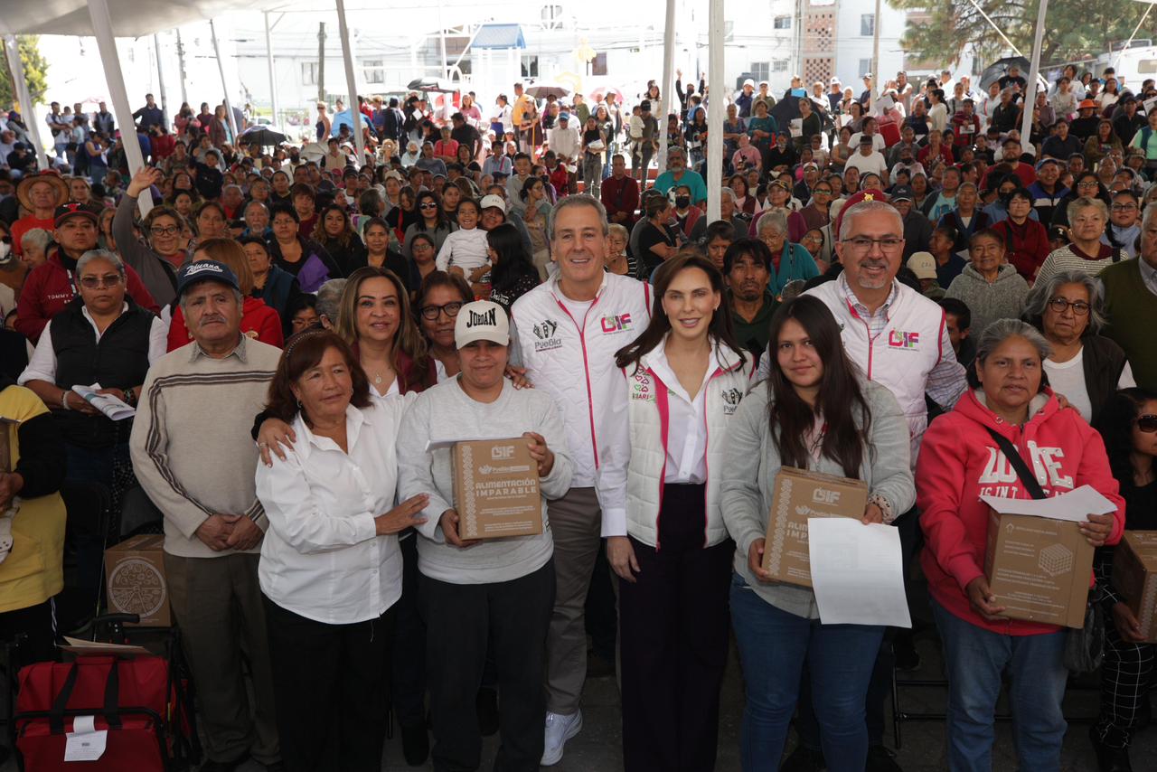 Pepe Chedraui y MariElise Budib entregaron apoyos en La Margarita