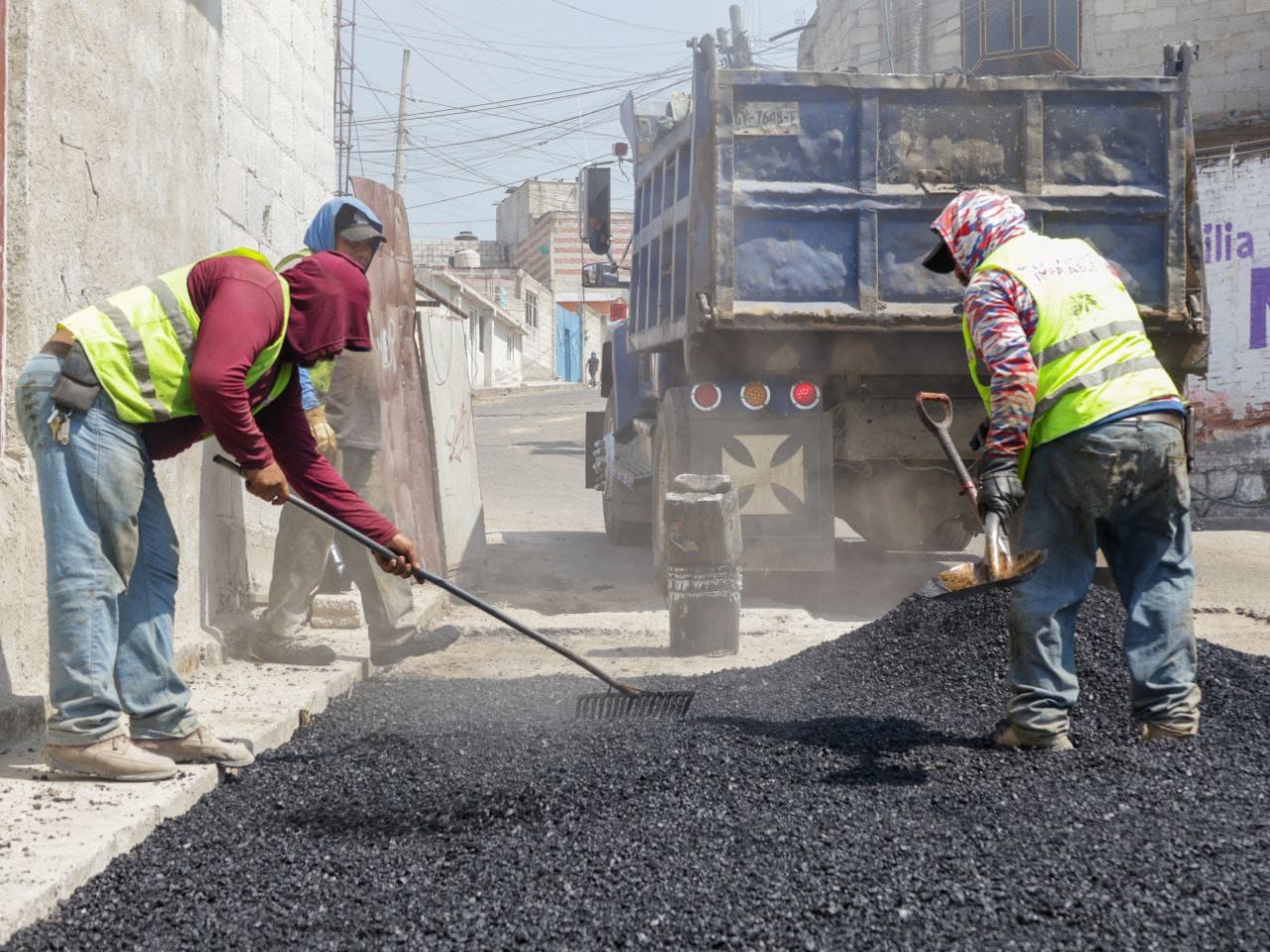 Fortalecen campaña de bacheo en San Pablo Xochimehuacan