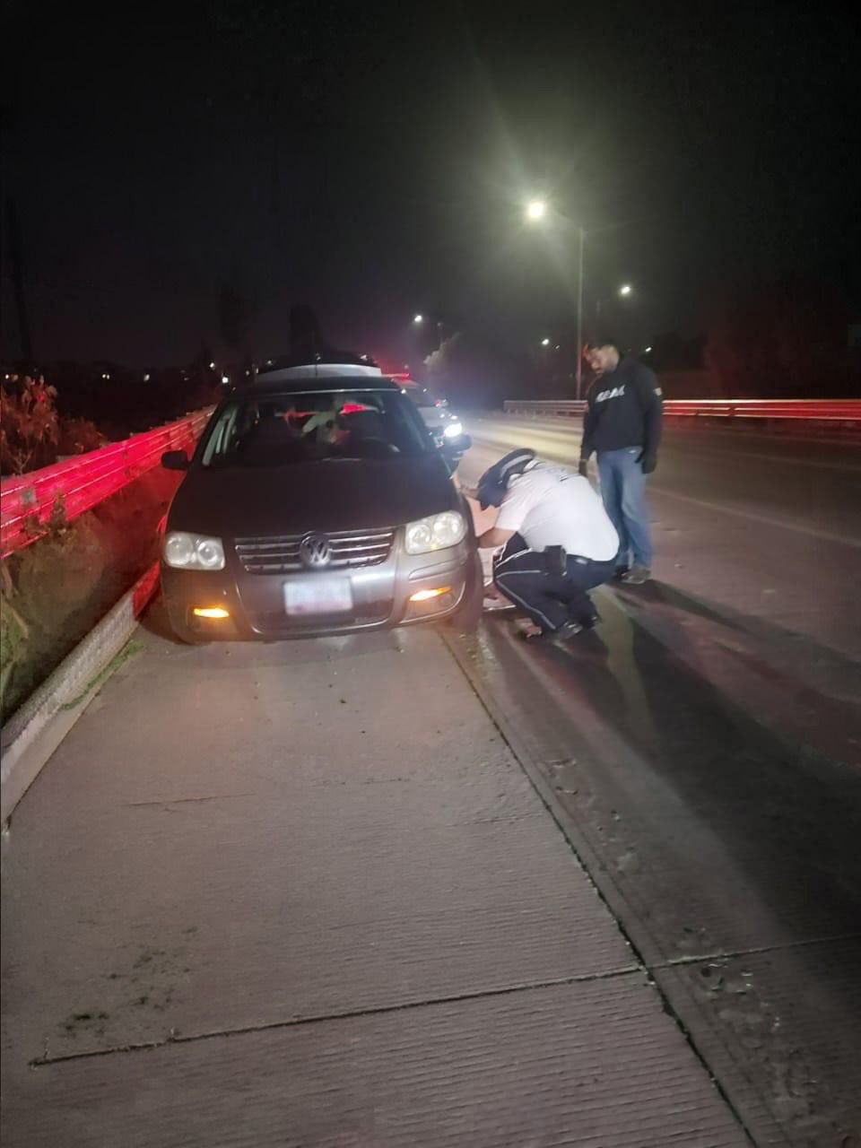 Policía Estatal atendió a afectados en Periférico Ecológico