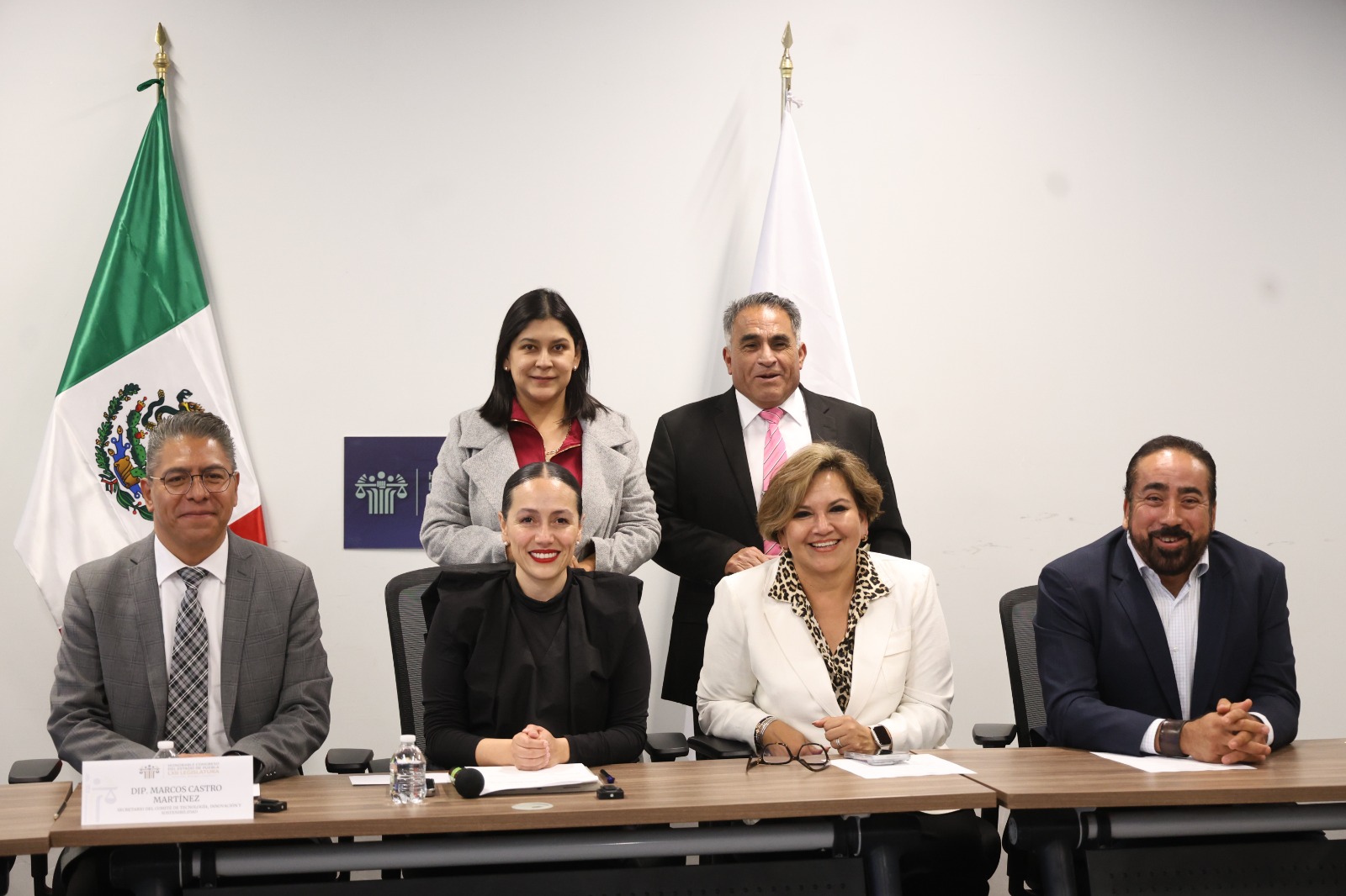 Puebla fortalece apoyo a migrantes poblanos