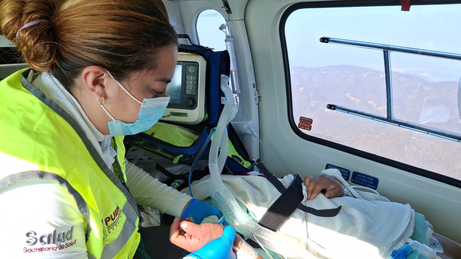 Evacúan por aire a embarazada en Puebla