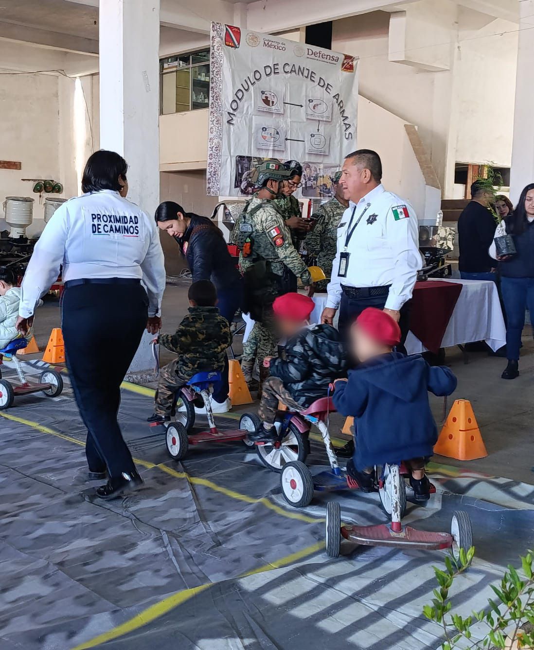 Jornada por la paz y canje de armas llega a la localidad de Ahuazotepec niños