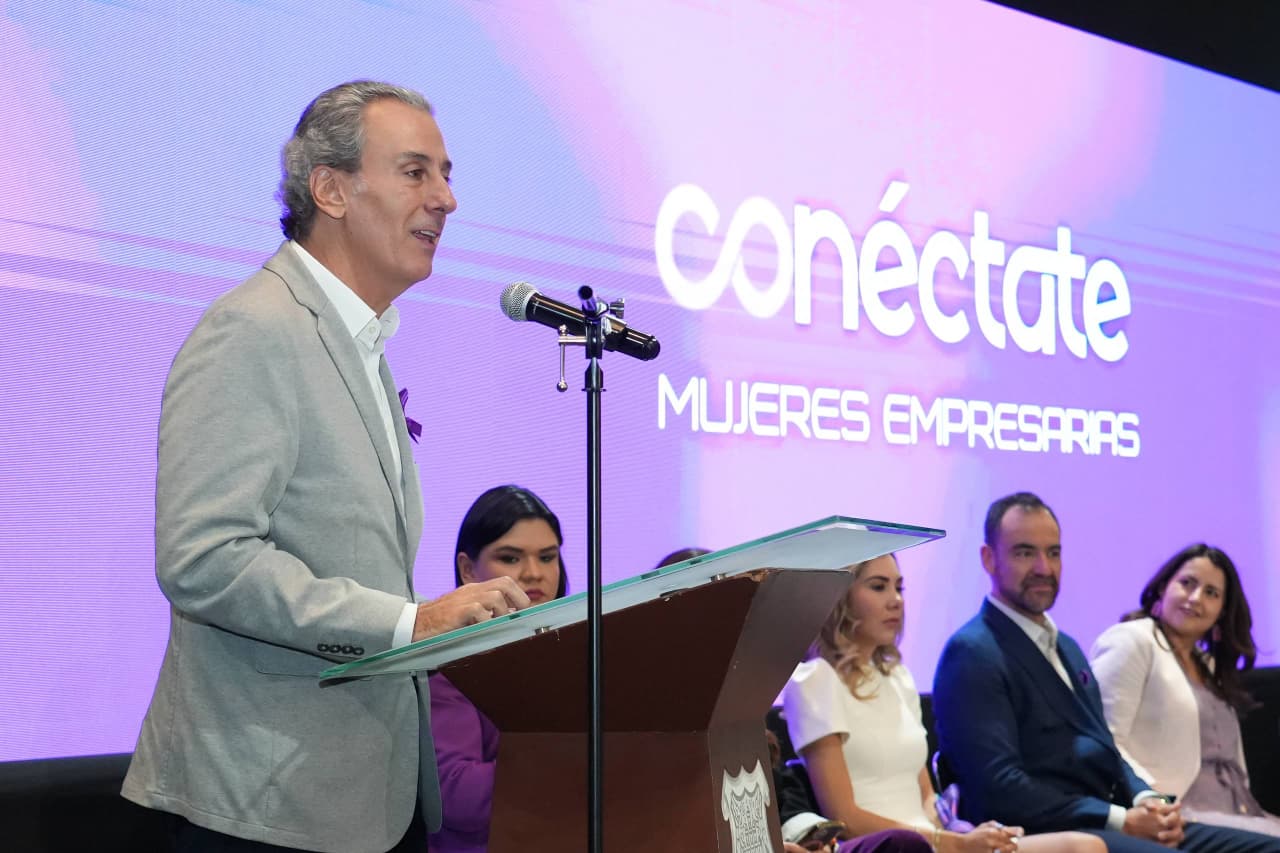 Pepe Chedraui impulsa desarrollo económico de mujeres en Puebla estrado