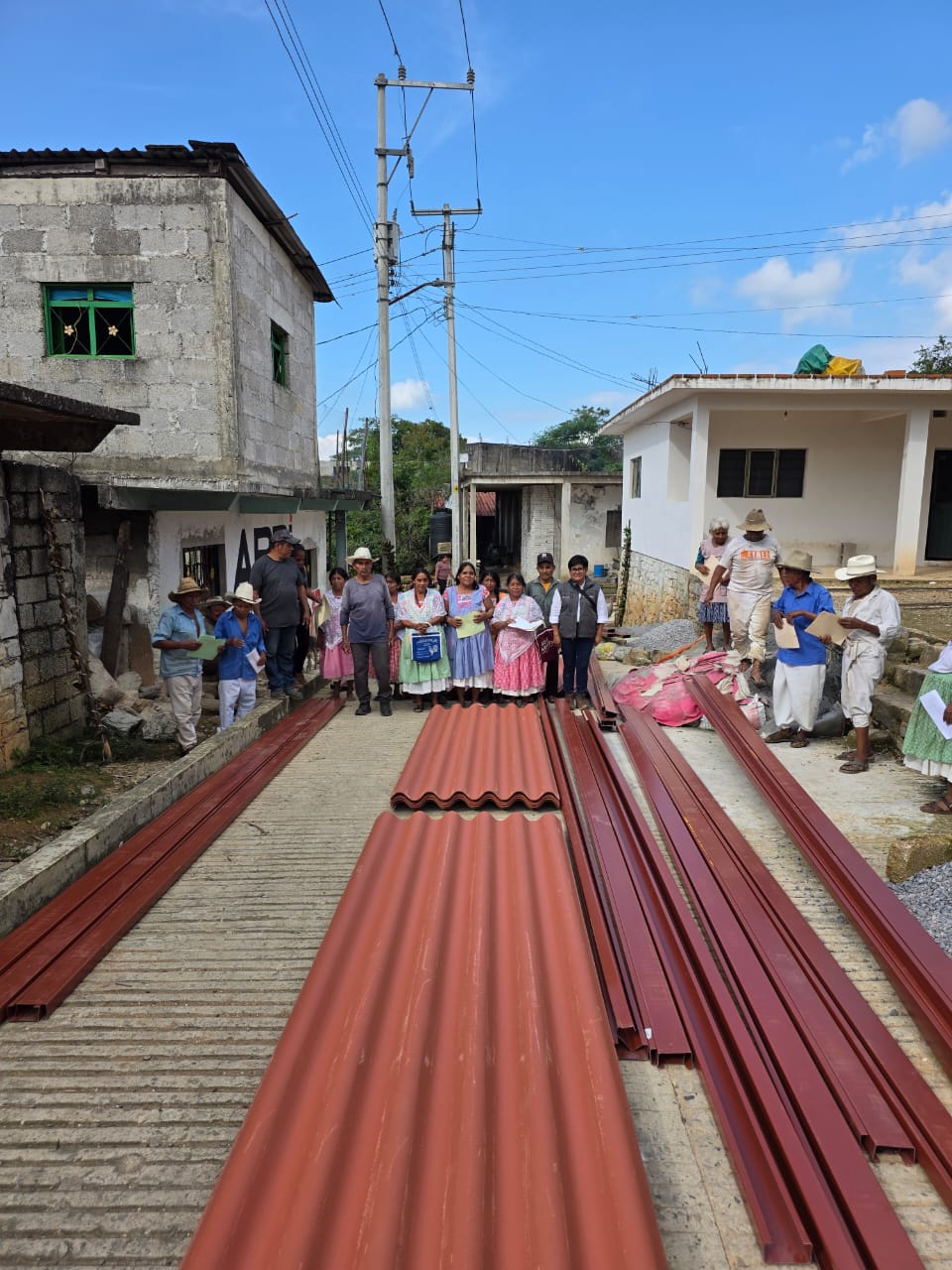 Programas de pisos, techos y cuartos adicionales benefician a familias con mayor rezago lamina