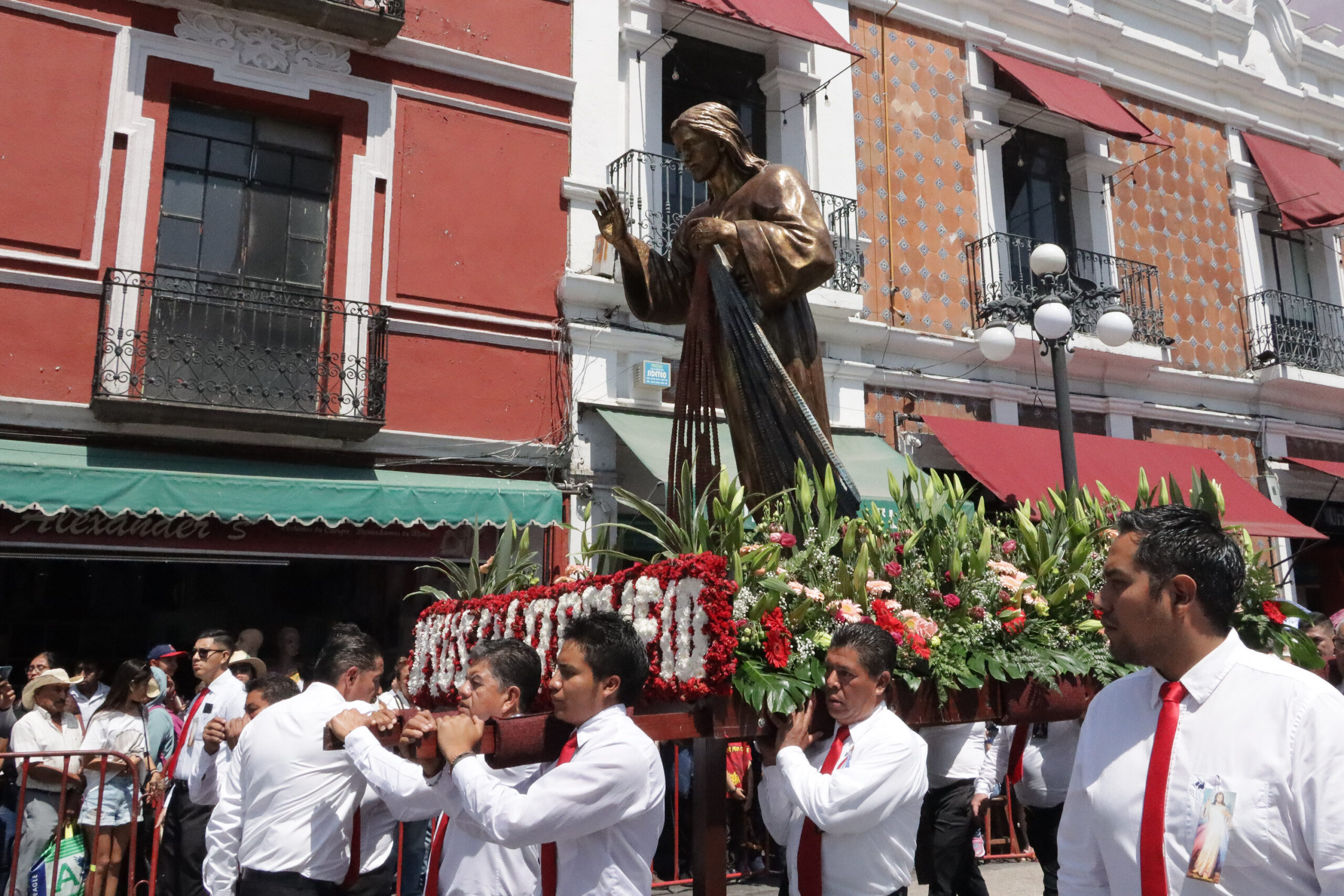 Silencio en la procesión Puebla estrena espacio incluyente