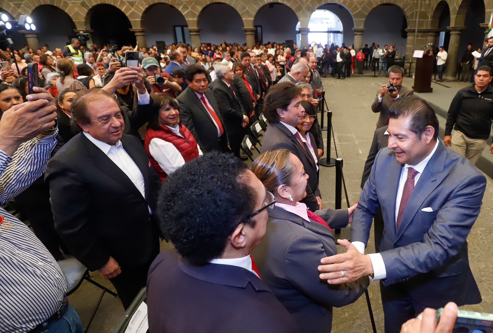 Alejandro Armenta reafirma cercanía con trabajadores del estado
