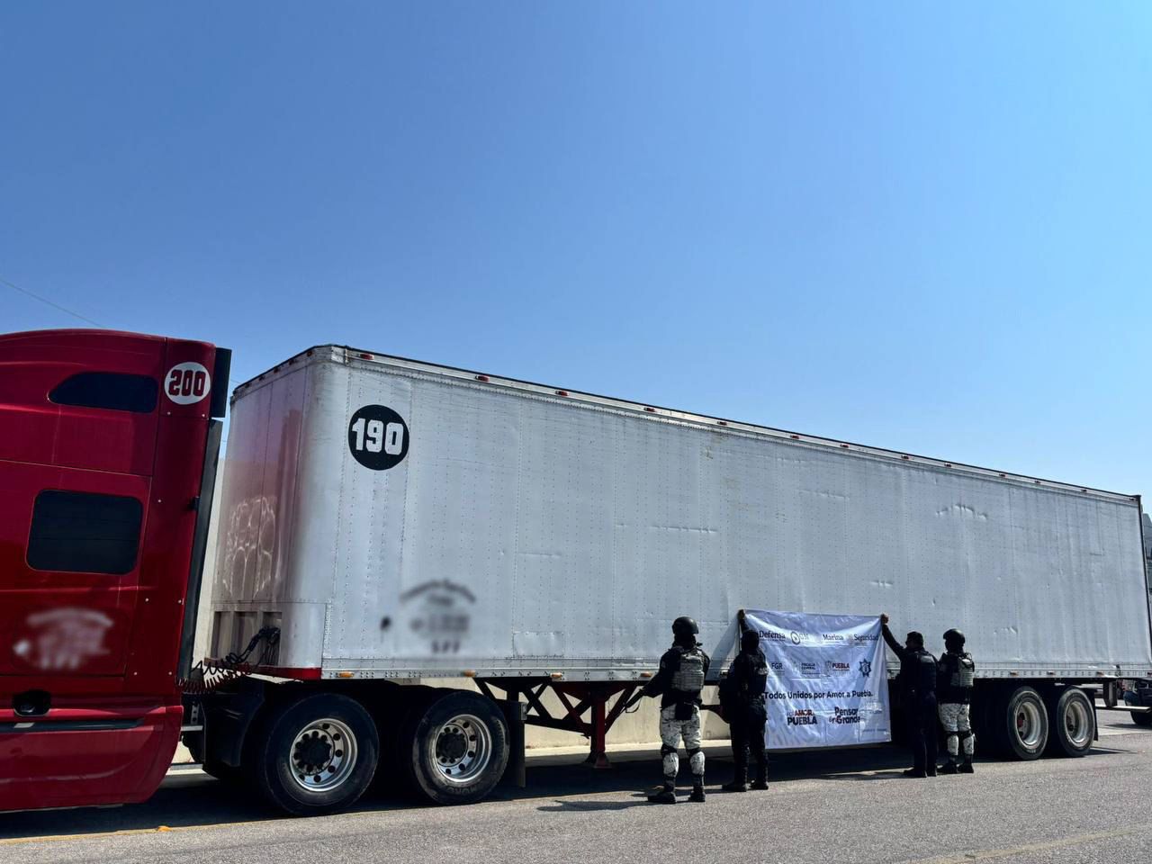 Recuperan tractocamión tras operativo en la autopista Orizaba–Puebla