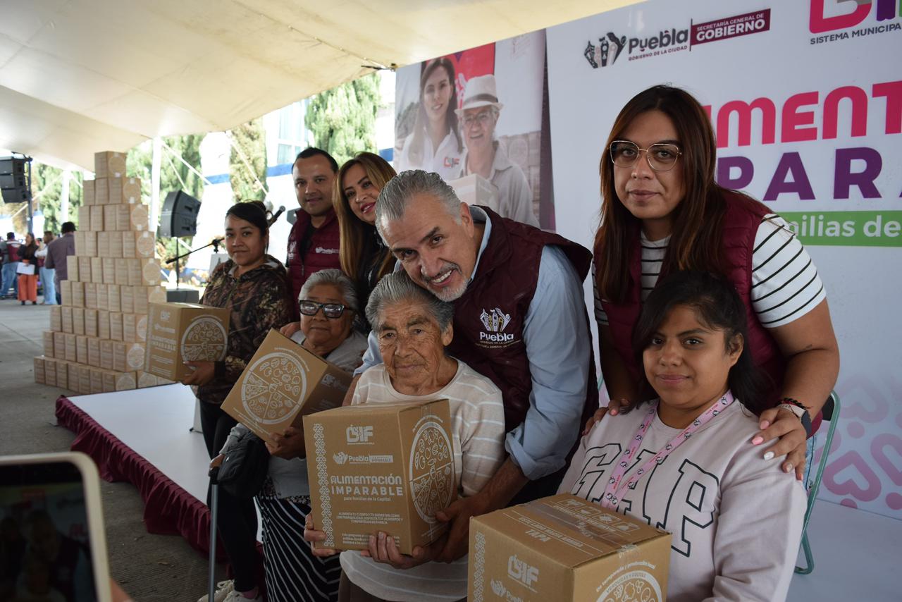 Gobierno municipal entregó despensas en Bosques de San Sebastián