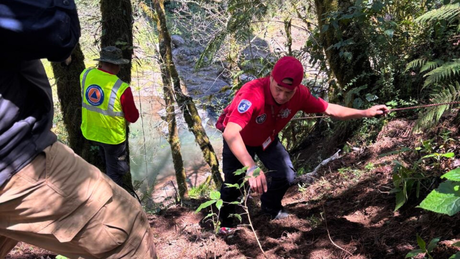 Localizan restos óseos en Huauchinango durante operativo de búsqueda