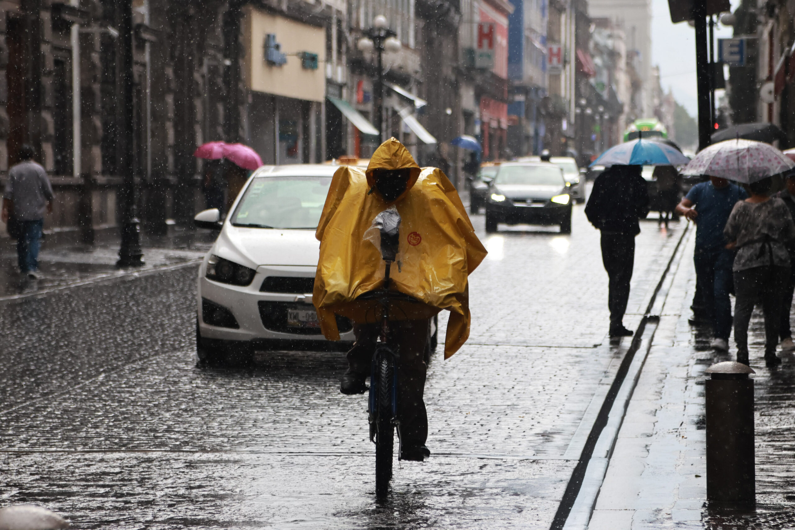 Comité Tláloc mantiene vigilancia en zonas de riesgo en la capital lluvia
