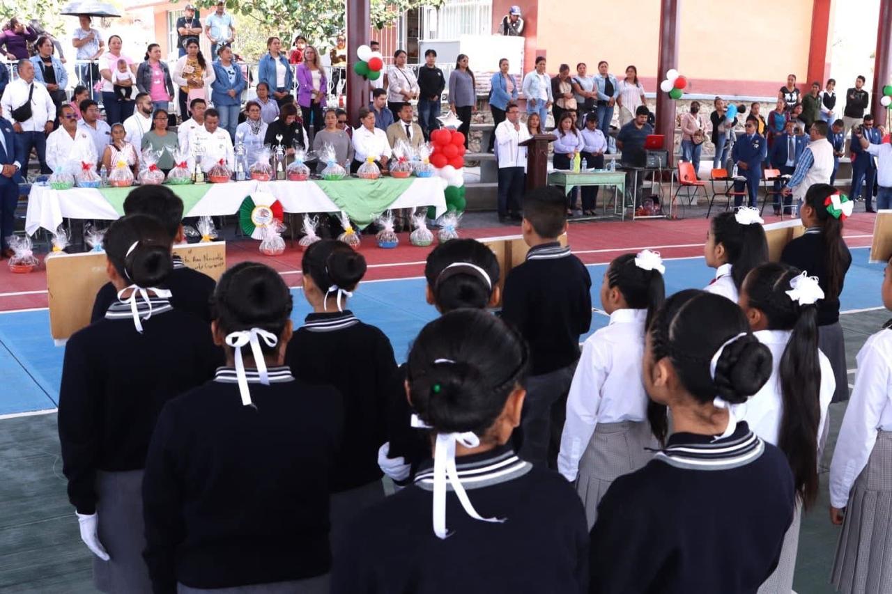 Diputado Pável Gaspar recorre escuelas en Ahuatlán_foto1