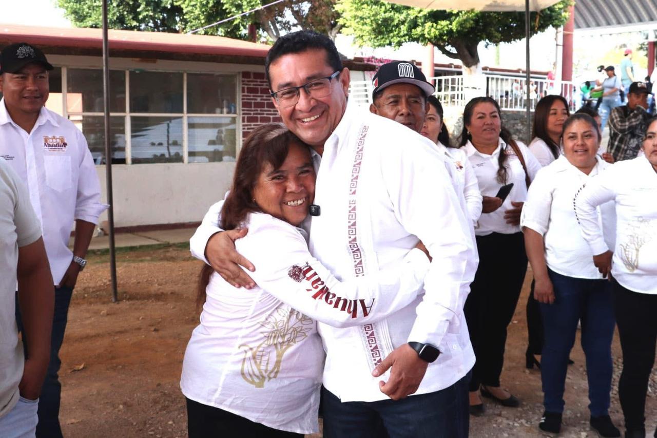 Diputado Pável Gaspar recorre escuelas en Ahuatlán_foto2