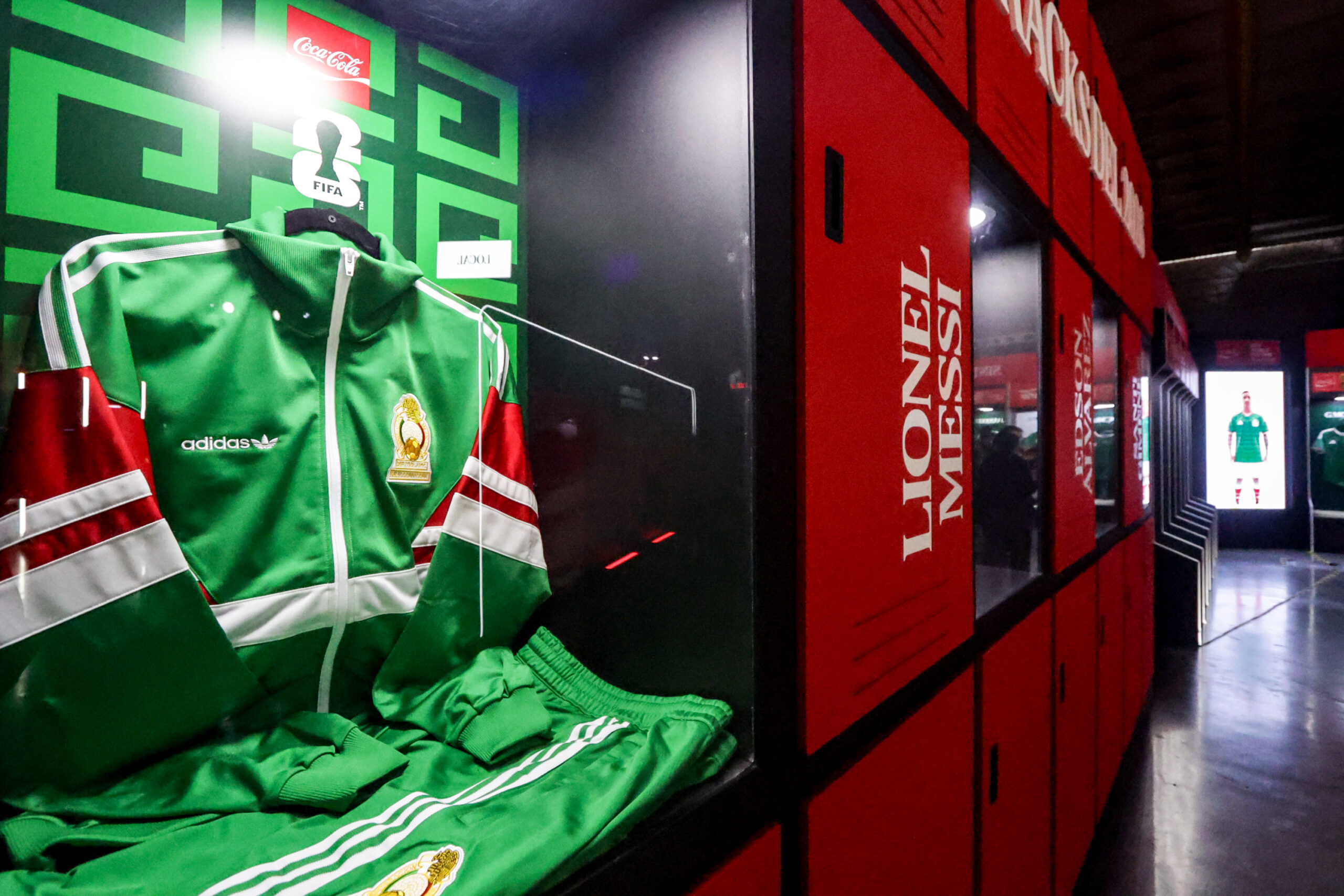 Gobierno de Puebla recibe 30 mil latas para rehabilitar canchas de futbol uniforme