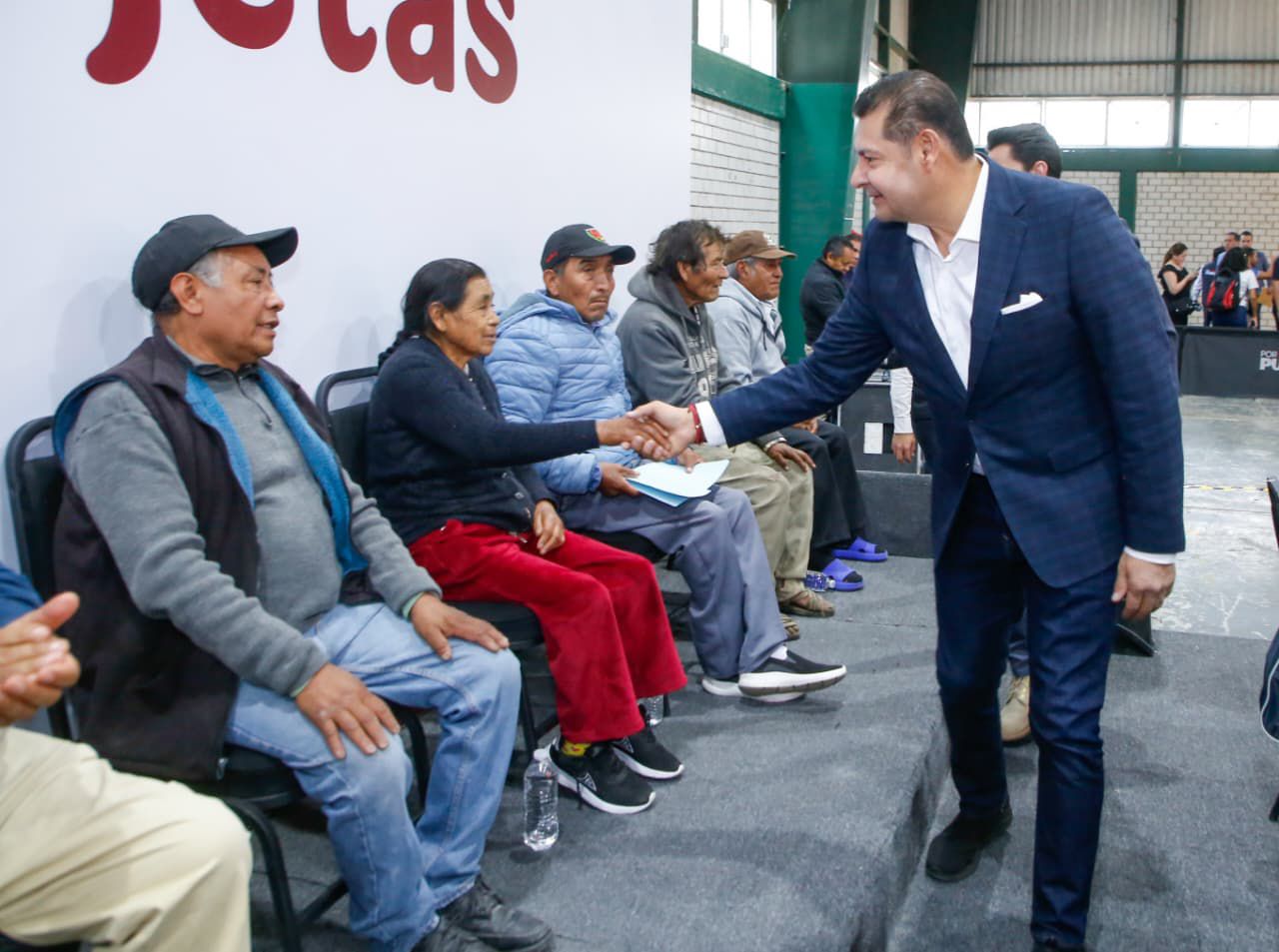 Más de 1.5 millones de poblanos reciben apoyos sociales_foto1