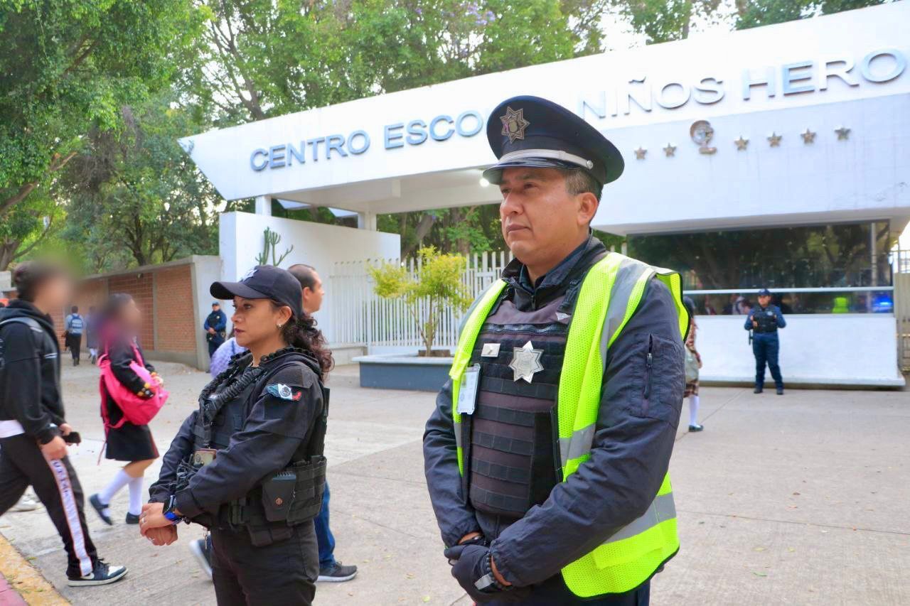 Más de 1,300 policías refuerzan seguridad en zonas escolares policías