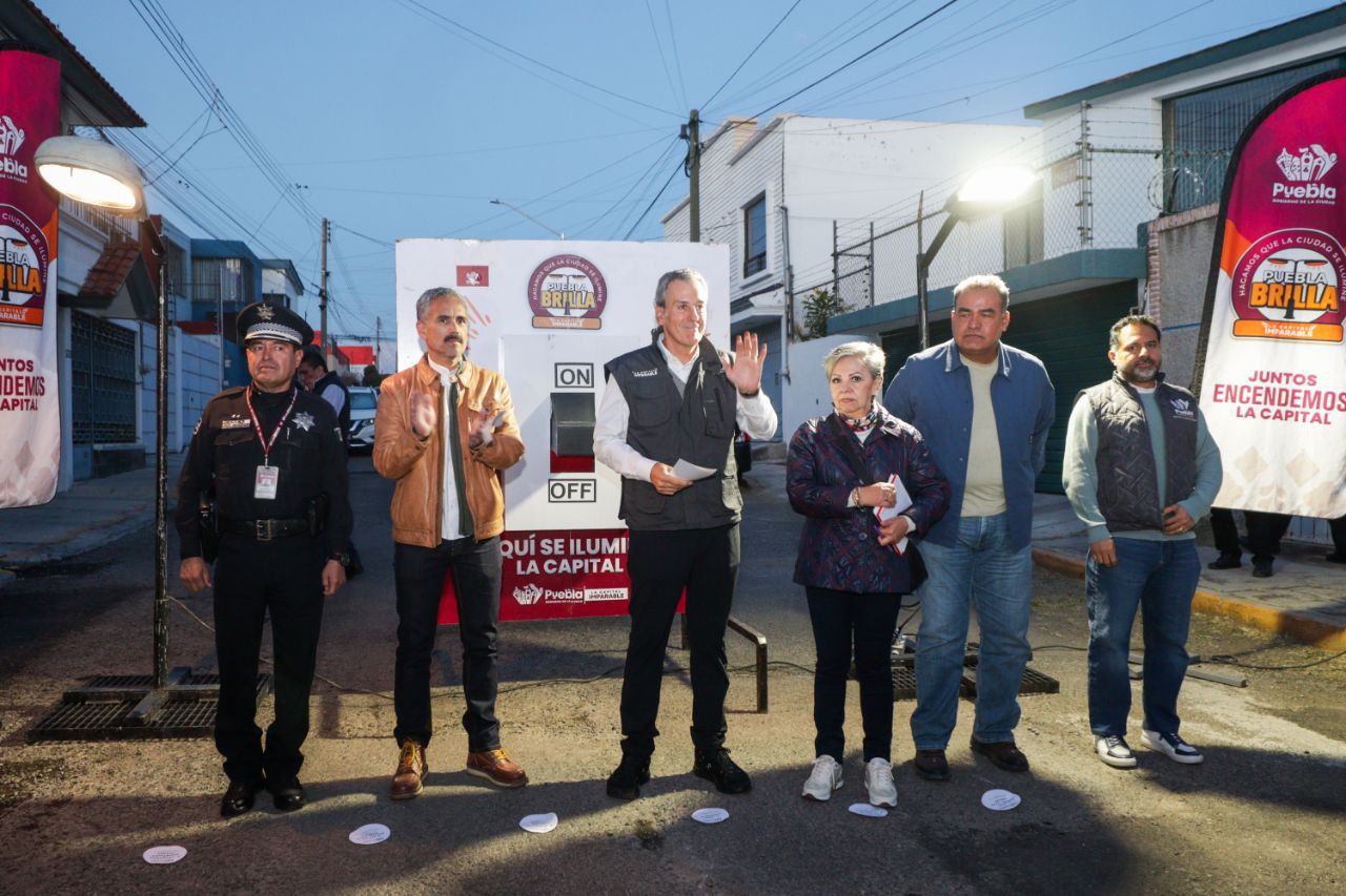 Más de 744 mil poblanos beneficiados con alumbrado LED en la capital Pepe