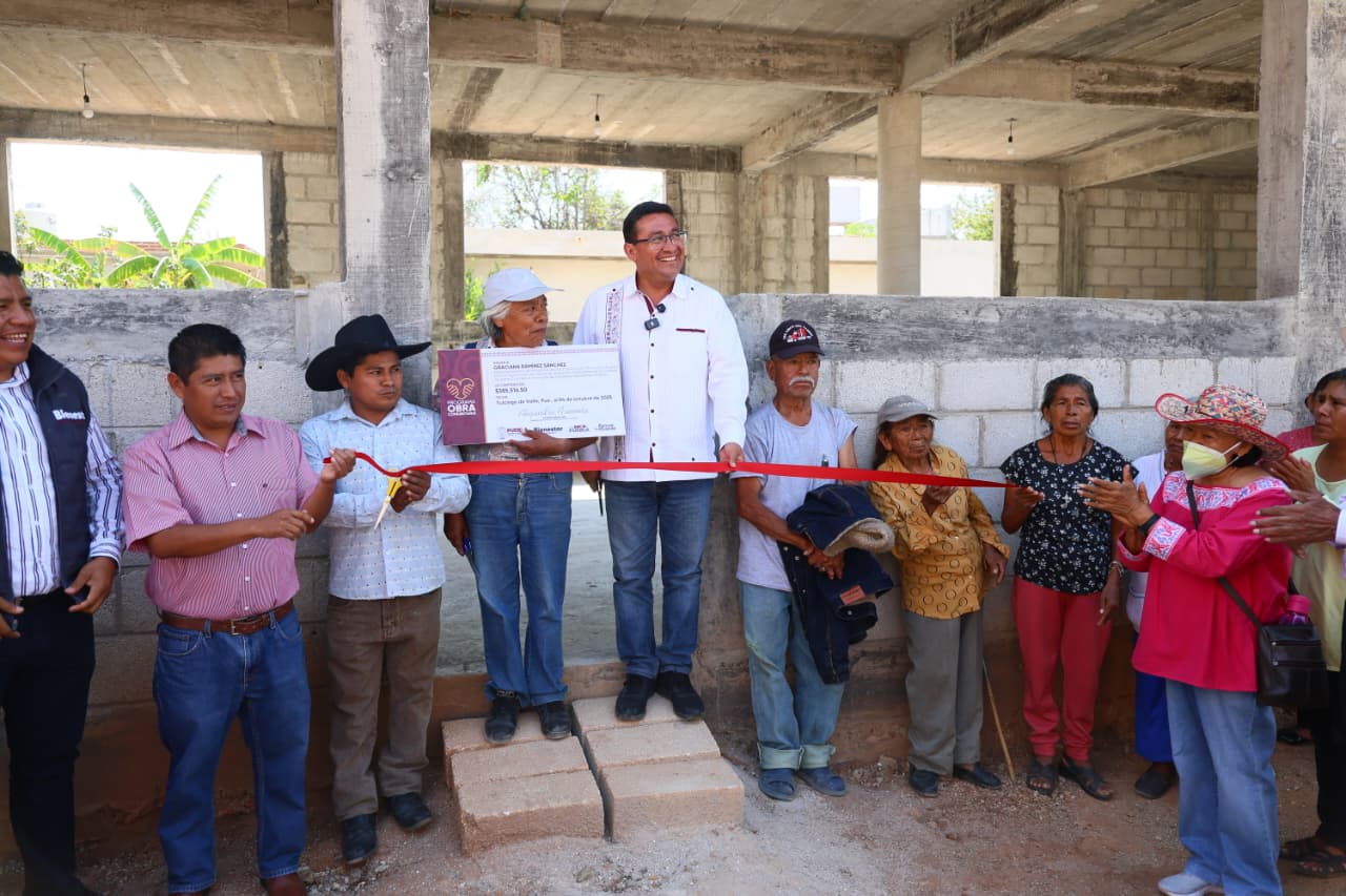 Pável Gaspar impulsa obras comunitarias en la Mixteca poblana