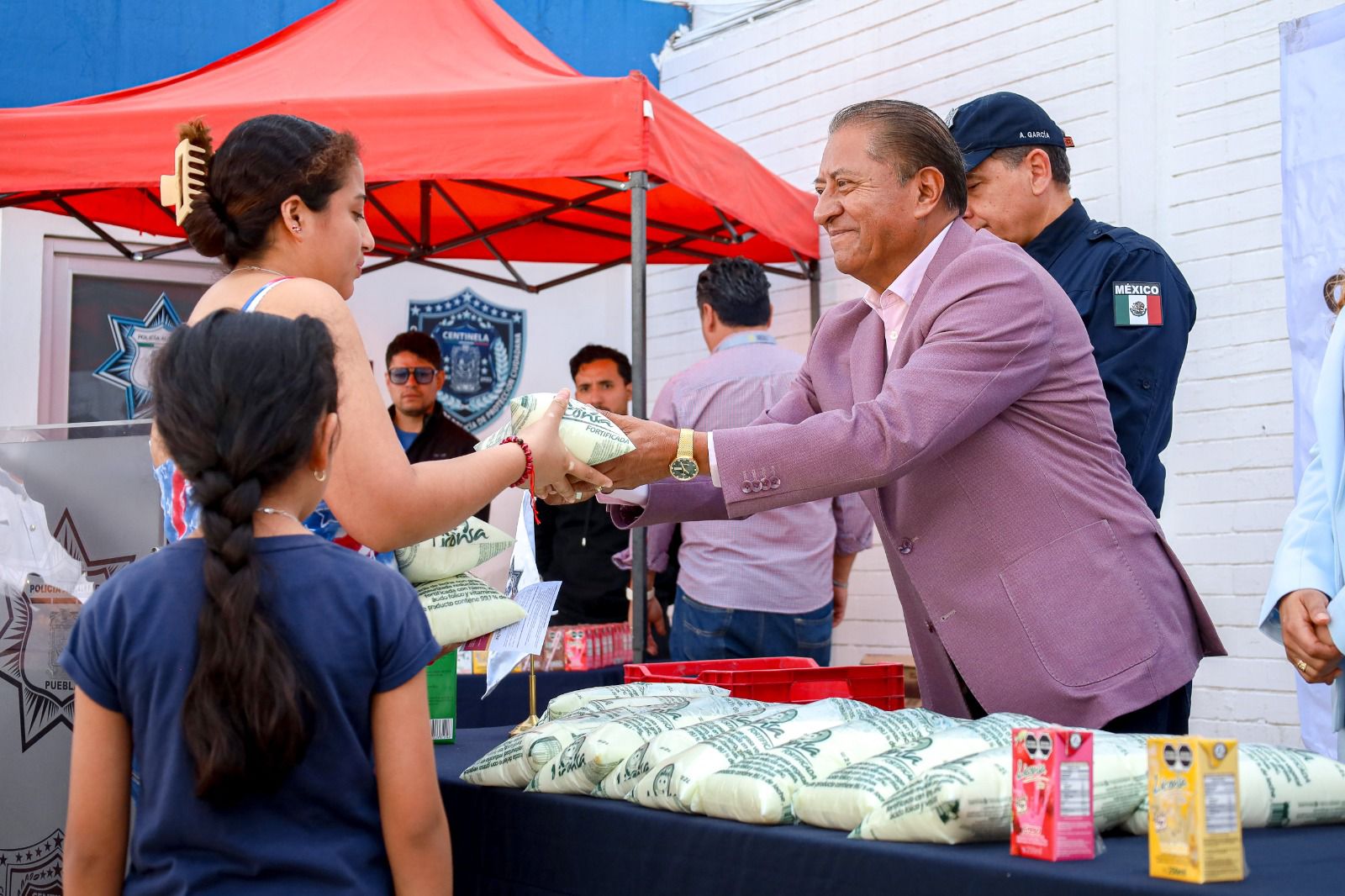 Policía Auxiliar y Liconsa acuerdan abasto de leche_foto1