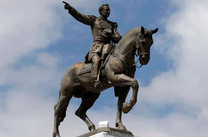 Mausoleo de Zaragoza listo previo al 5 de Mayo