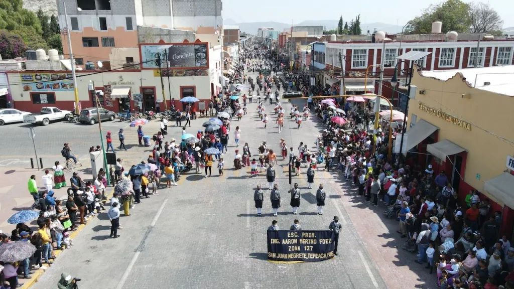 Regresa el desfile del 5 de Mayo a su trayecto clásico