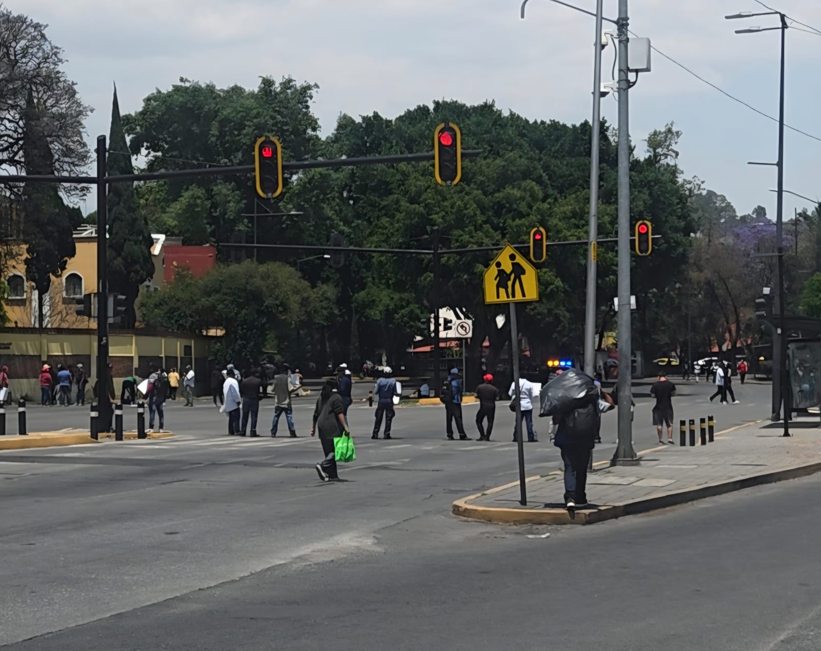 Transportistas de la Ruta 100 bloquean vialidades en Puebla