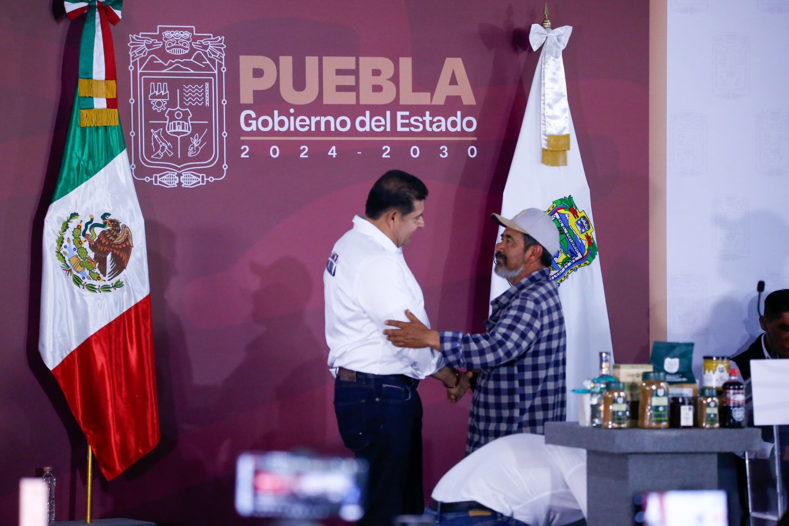 Impulsan obra comunitaria en los 217 municipios