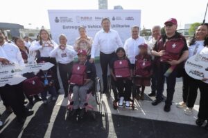 Puebla refuerza alfabetización con entrega de unidades y materiales 