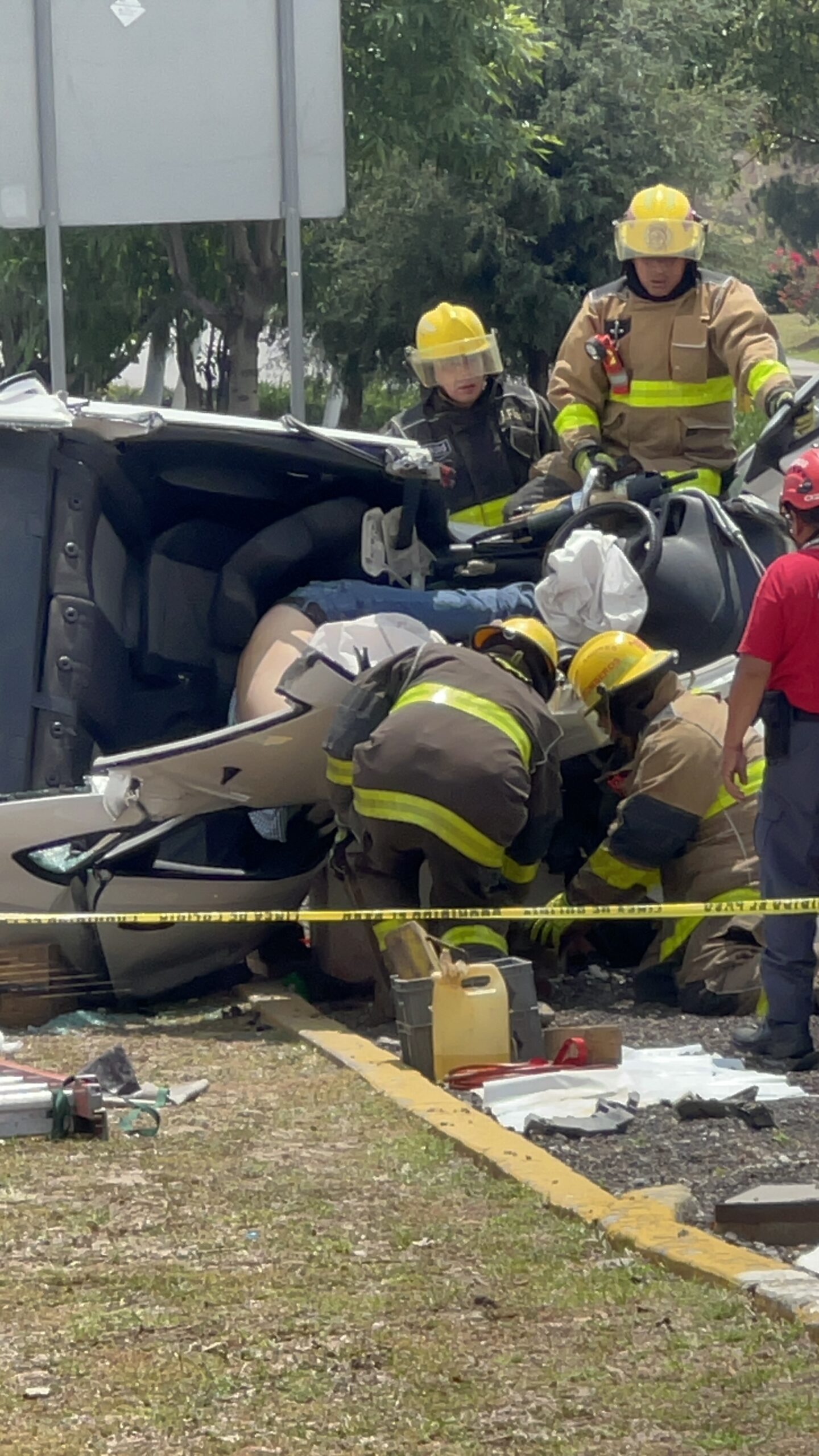 Muere conductor tras volcadura en Atlixcáyotl