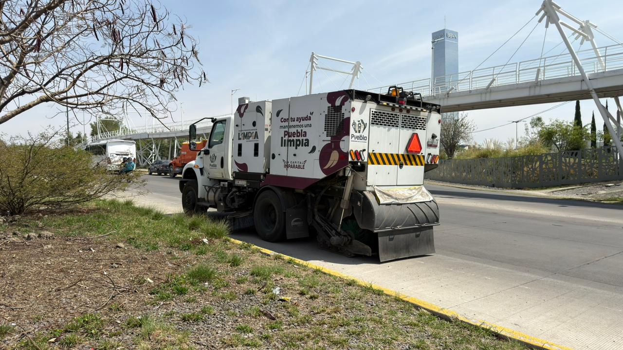 Puebla refuerza limpieza con barredoras mecánicas
