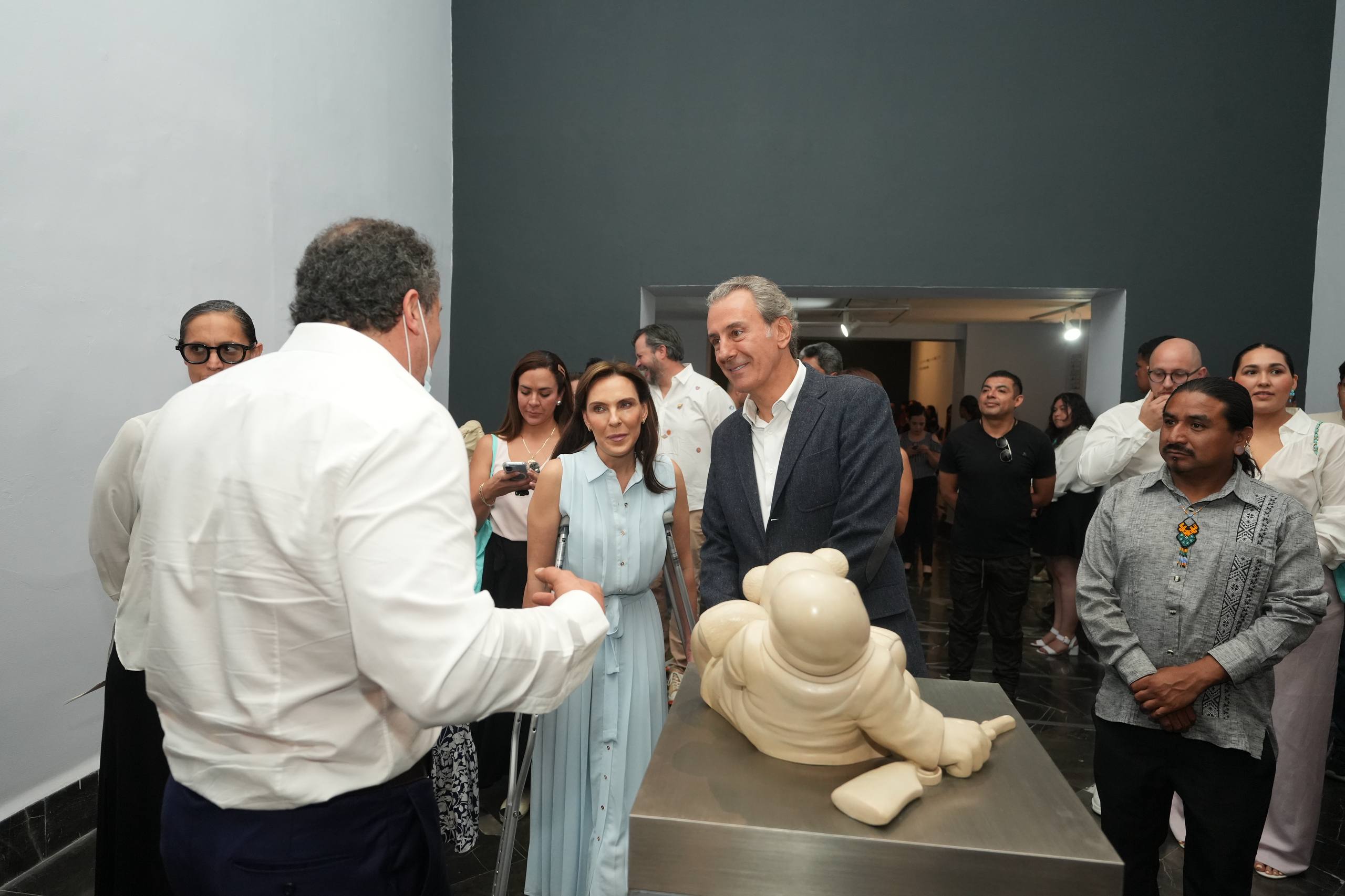 Pepe Chedraui inaugura la exposición “Viajando con Timoteo. El mundo como escenario” en Puebla