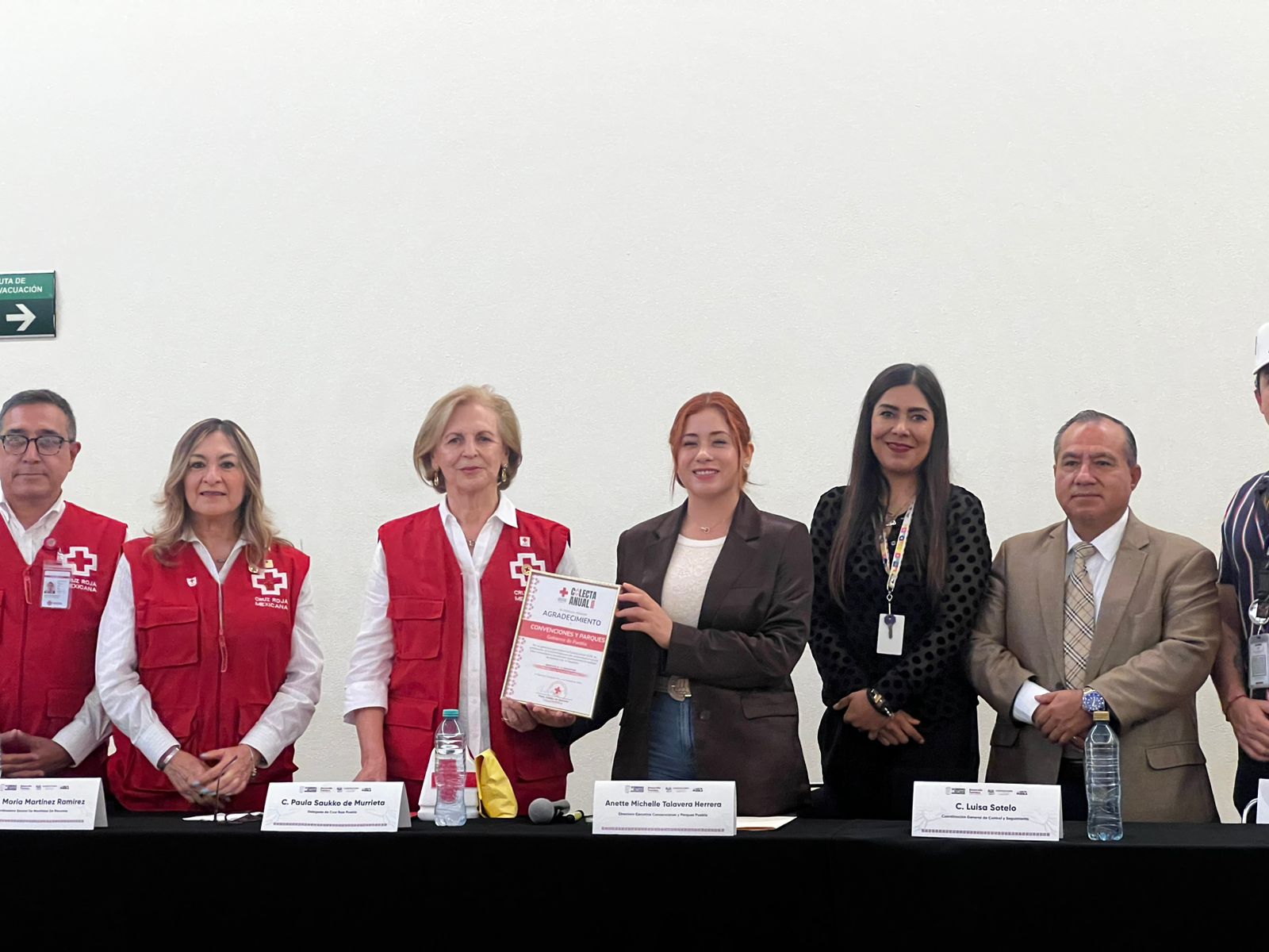 Convenciones y Parques dona $34 mil a Cruz Roja