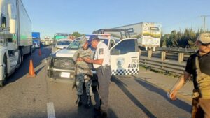 Policía Auxiliar atiende percance en Puebla-Acatzingo