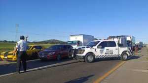 Policía Auxiliar atiende percance en Puebla-Acatzingo
